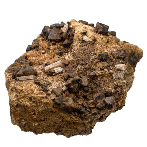 Magnétite cristaux bruts avec apatite sur feldspath